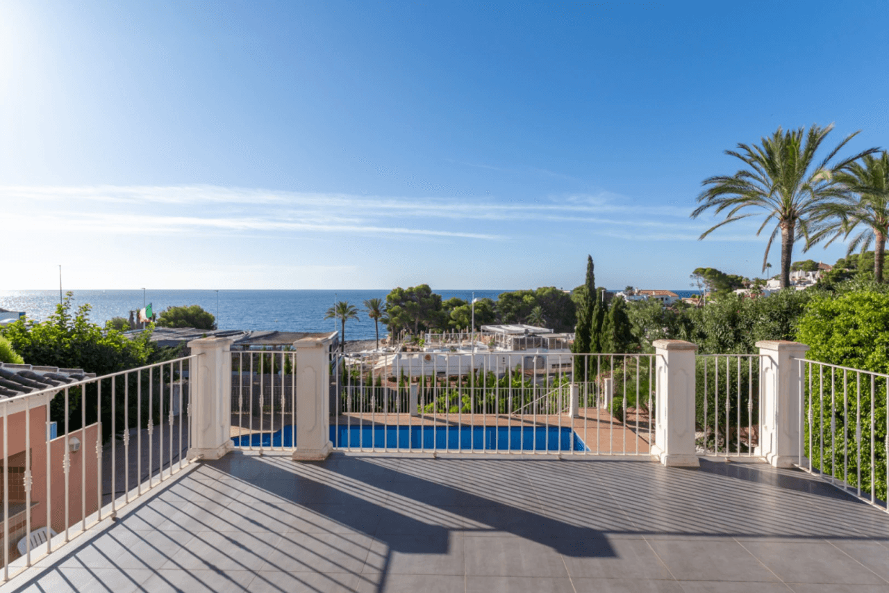 Villa de lujo en segunda línea de playa en el corazón de Moraira