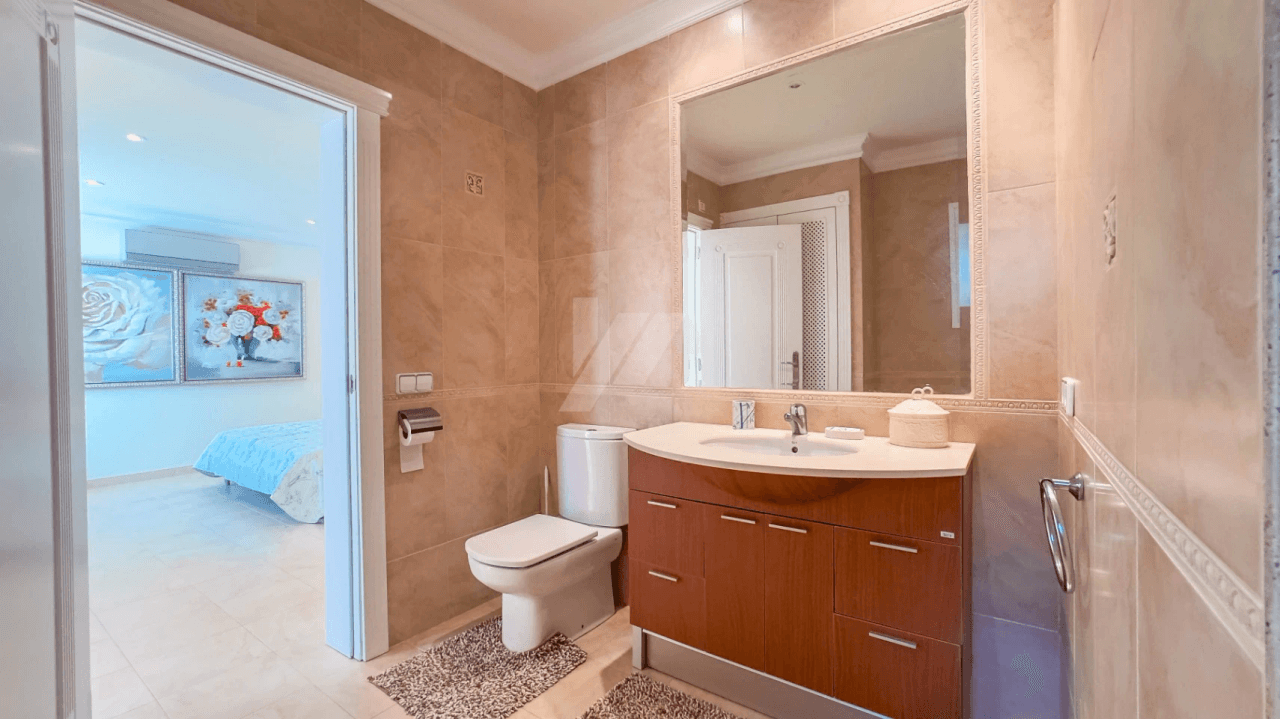 Villa de lujo en venta en Moraira con vistas al mar.