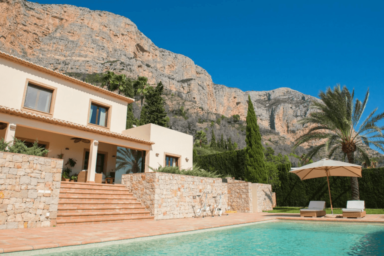 Villa de luxe avec vues panoramiques à vendre à Montgó Jávea.