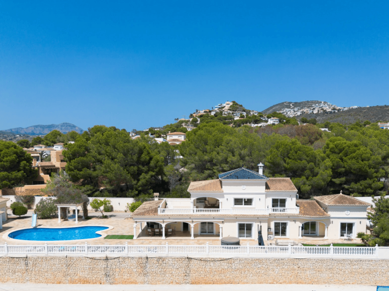 Grande villa élégante avec vue sur la mer à vendre à Moraira