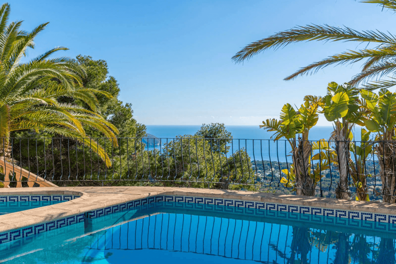 Villa avec un grand terrain à vendre à Moraira