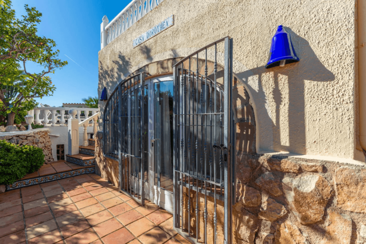 Villa à vendre avec 4 chambres à Benimeit, Moraira.