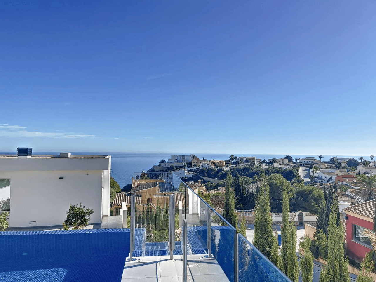 Villa moderne avec vue sur la mer et piscine privée
