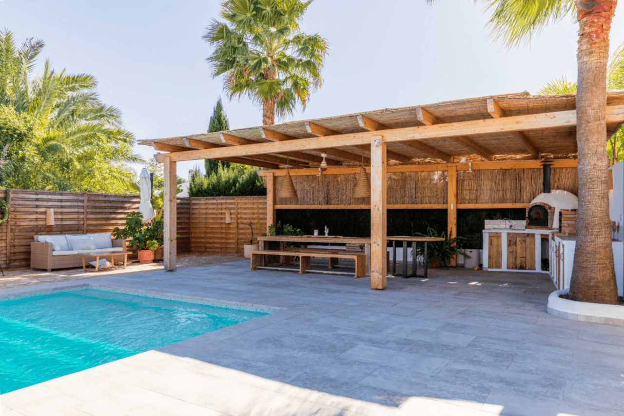 Villa ibicenca entièrement rénovée avec appartement d'invités à Jávea