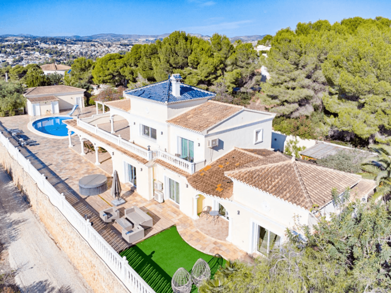 Grande villa élégante avec vue sur la mer à vendre à Moraira