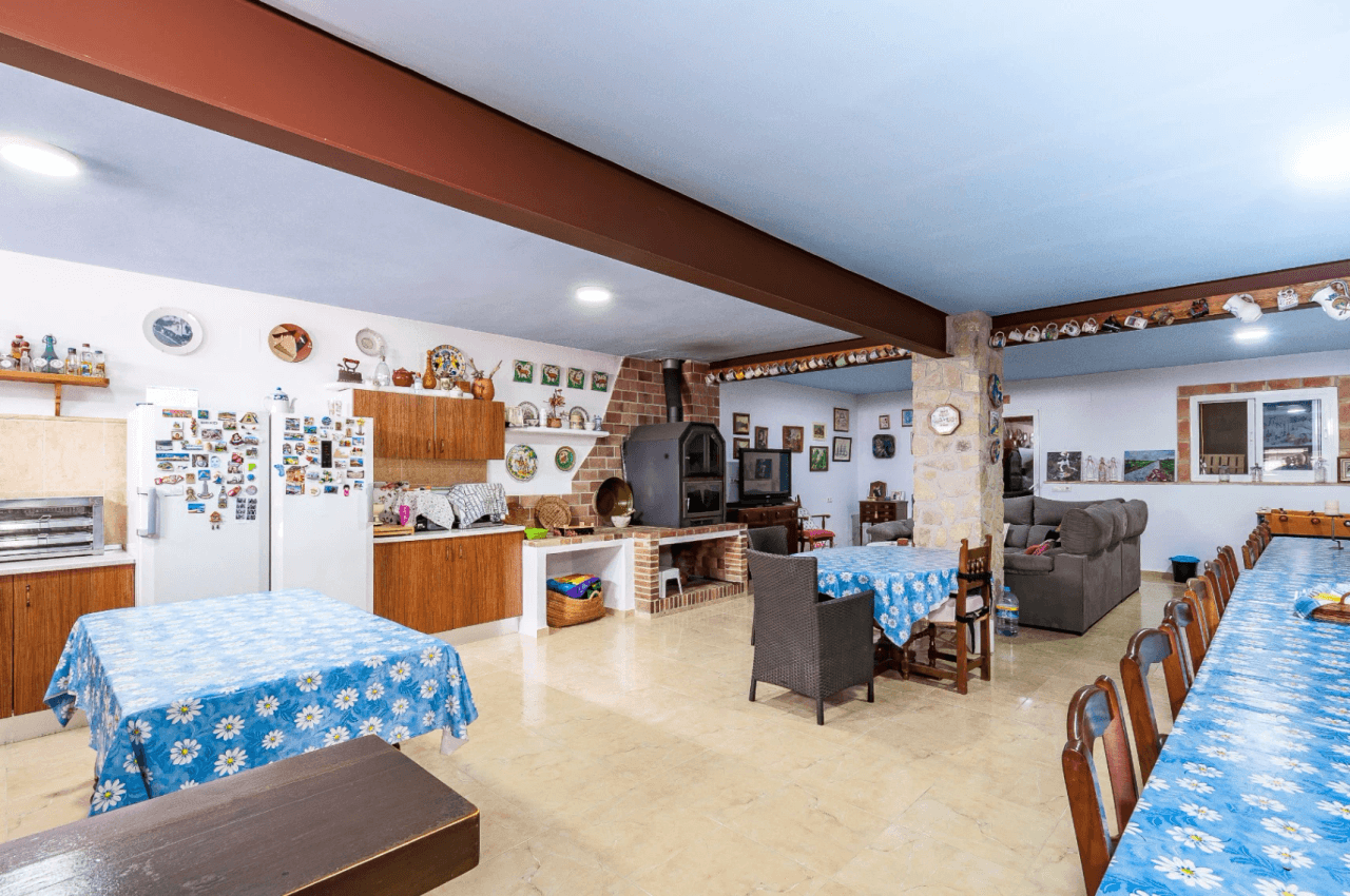 Finca en Benissa en Venta en Amplia Parcela con Piscina y Casa de Huéspedes