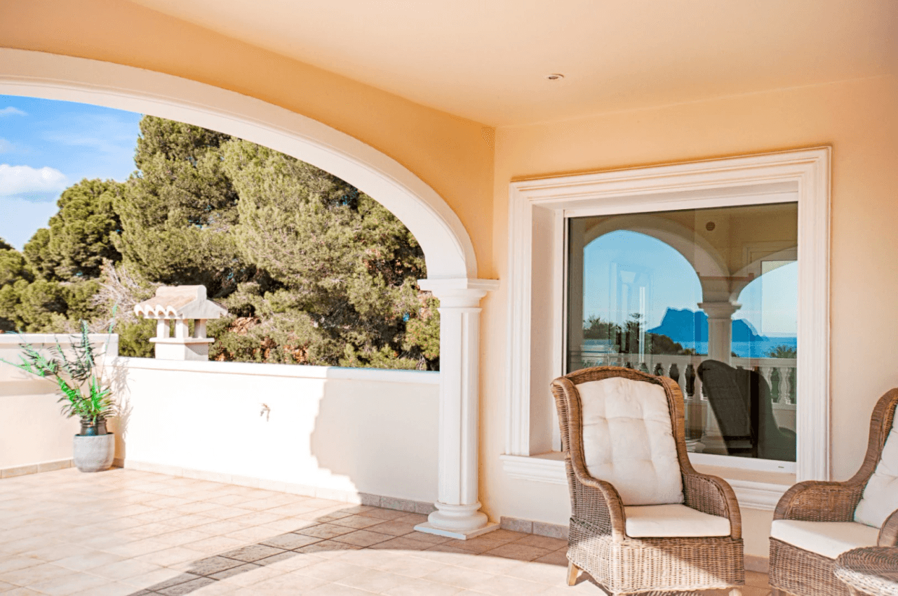 Grande villa élégante avec vue sur la mer à vendre à Moraira