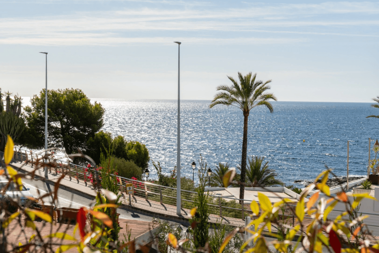 Villa de lujo en segunda línea de playa en el corazón de Moraira