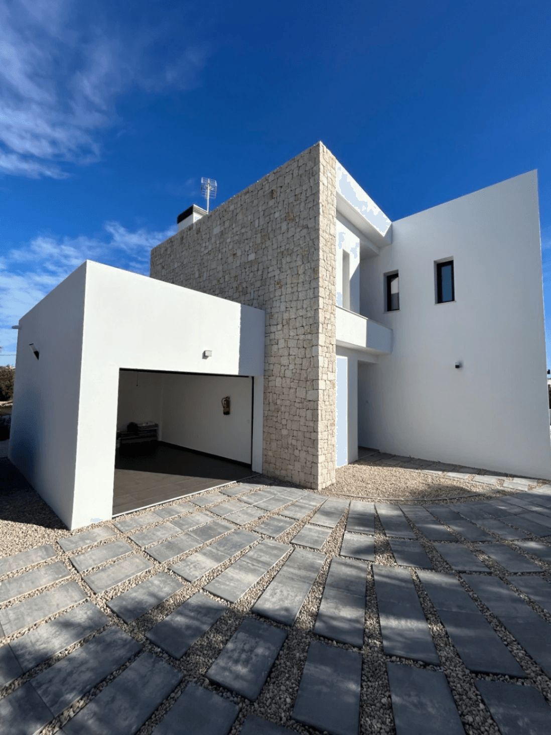 Villa neuve prête à emménager avec vue sur la mer à vendre à La Fustera, Benissa