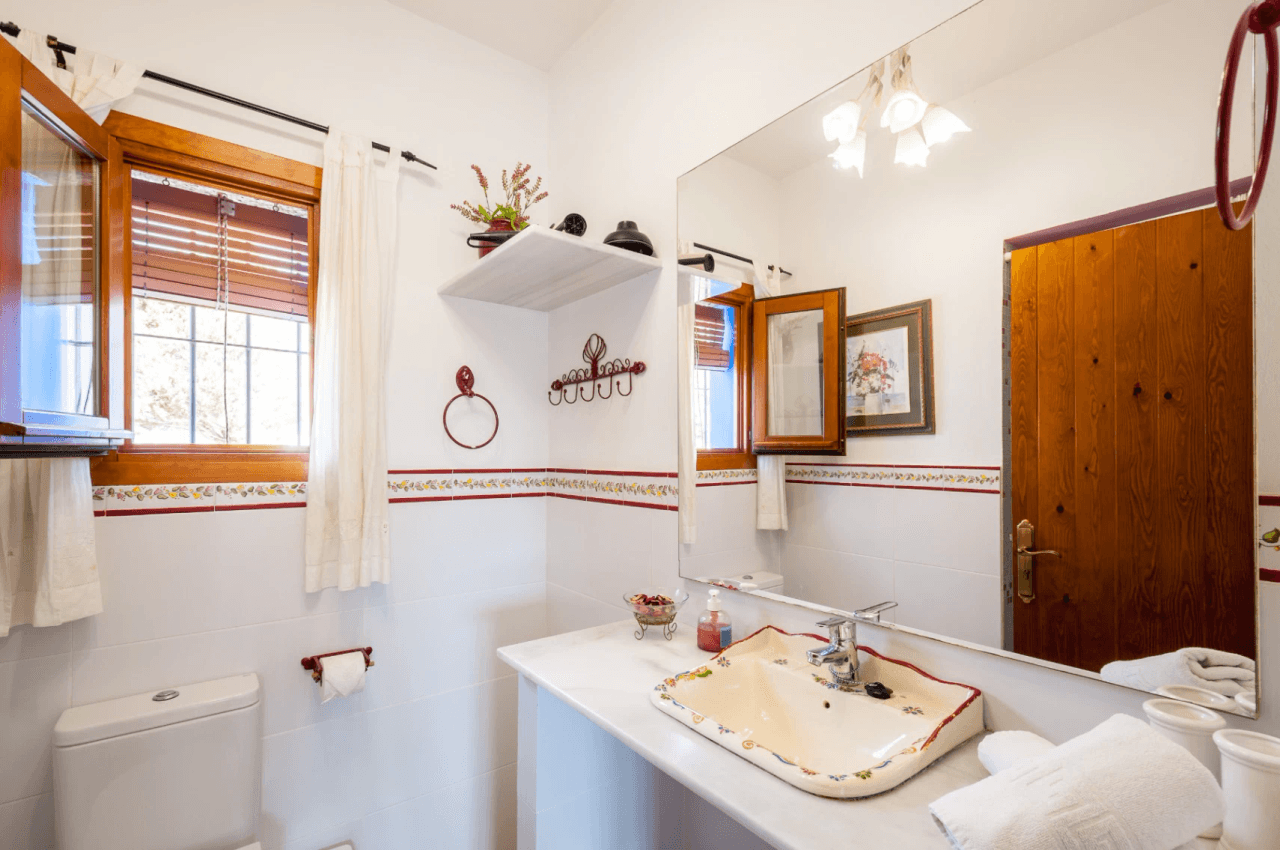 Finca en Benissa en Venta en Amplia Parcela con Piscina y Casa de Huéspedes
