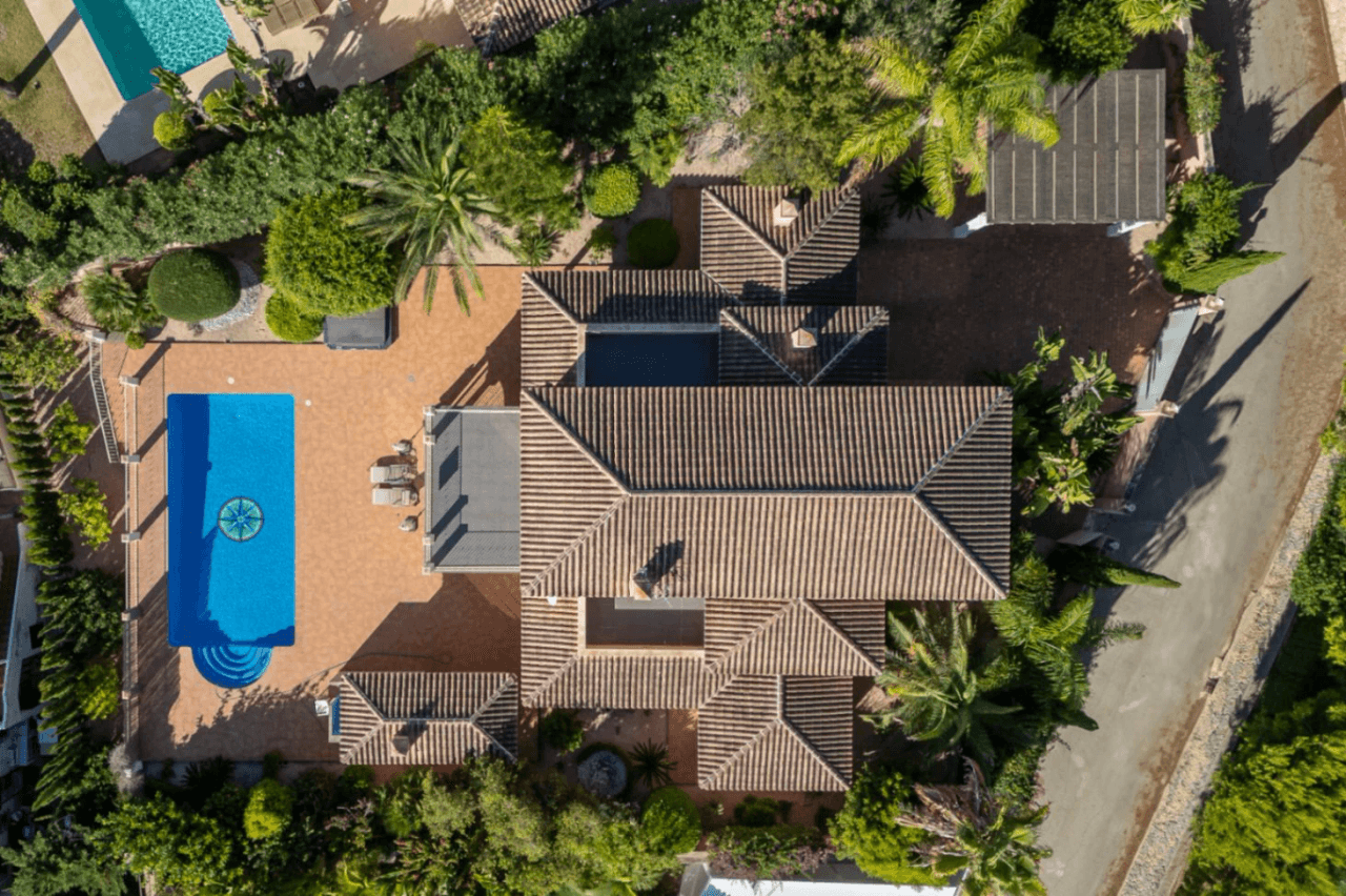 Villa de lujo en segunda línea de playa en el corazón de Moraira