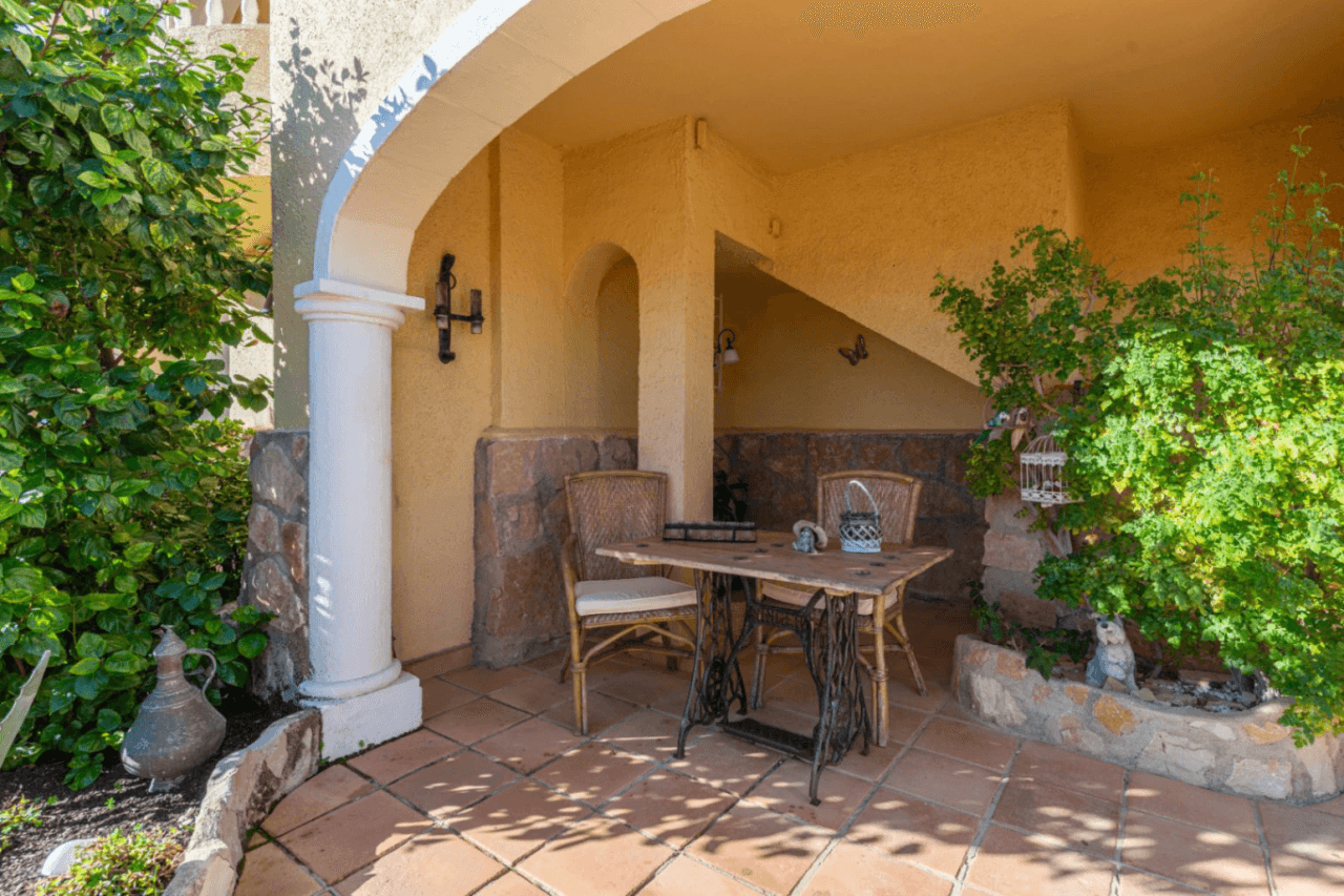 Villa à vendre avec 4 chambres à Benimeit, Moraira.