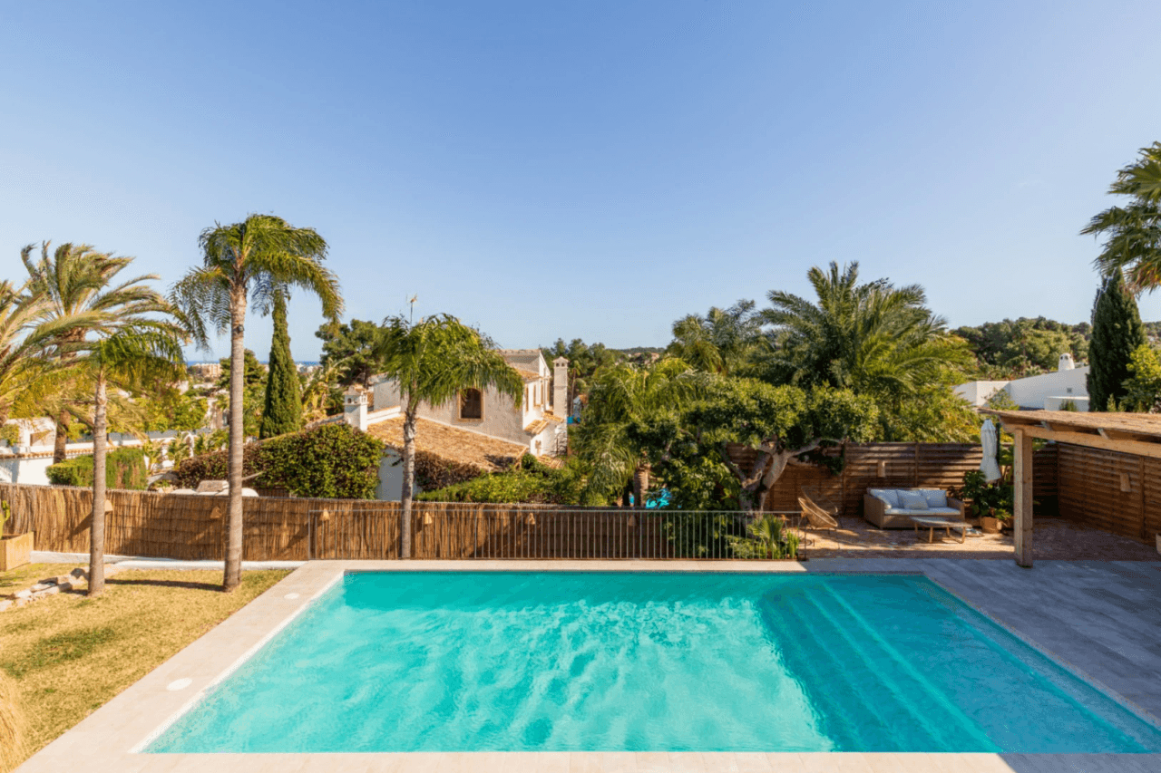 Villa ibicenca entièrement rénovée avec appartement d'invités à Jávea
