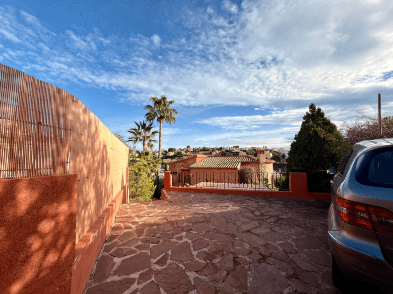 Cumbre del Sol : villa méditerranéenne avec piscine et vue sur la mer