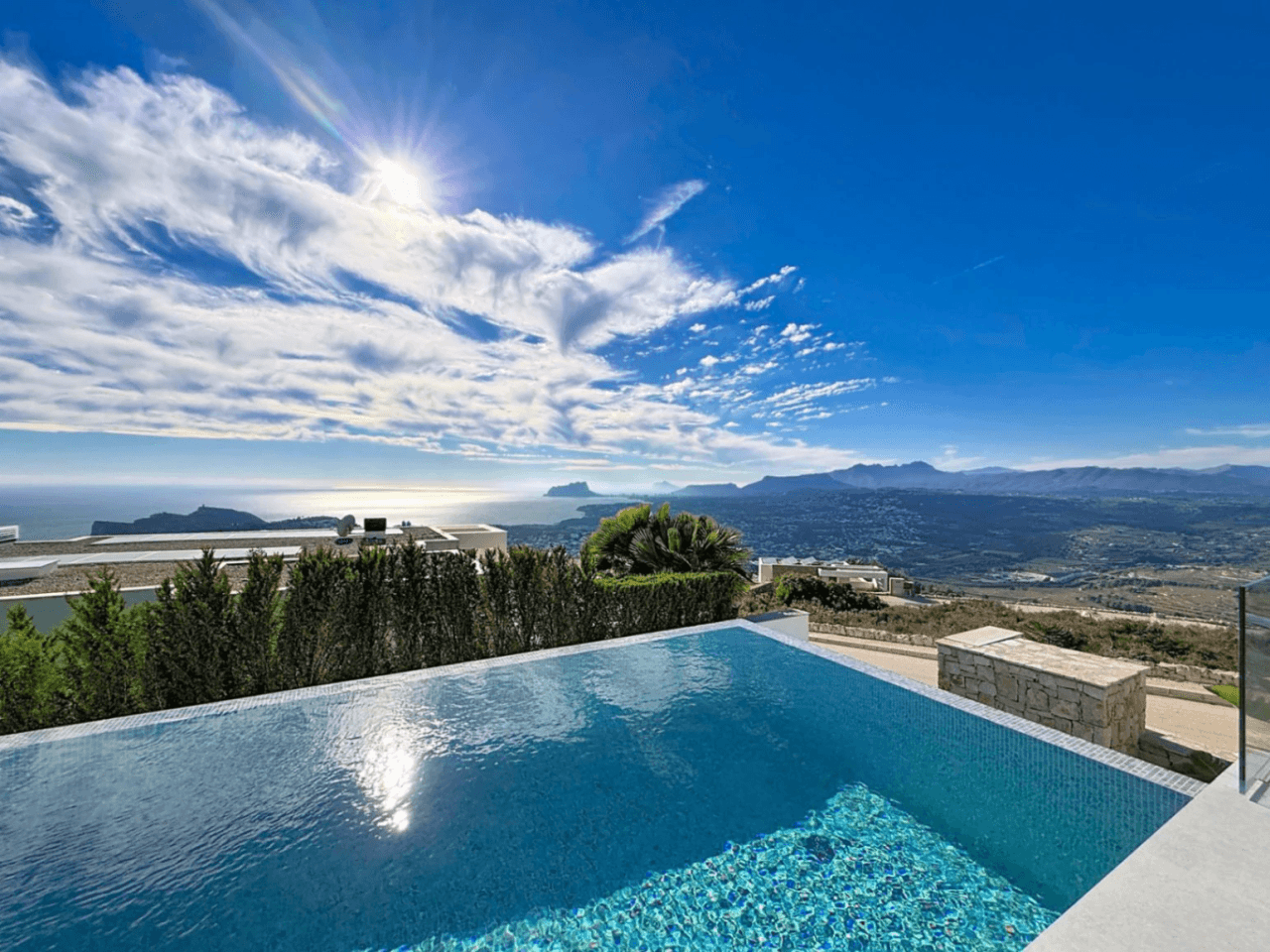 Villa de luxe moderne à Cumbre del Sol avec vue panoramique