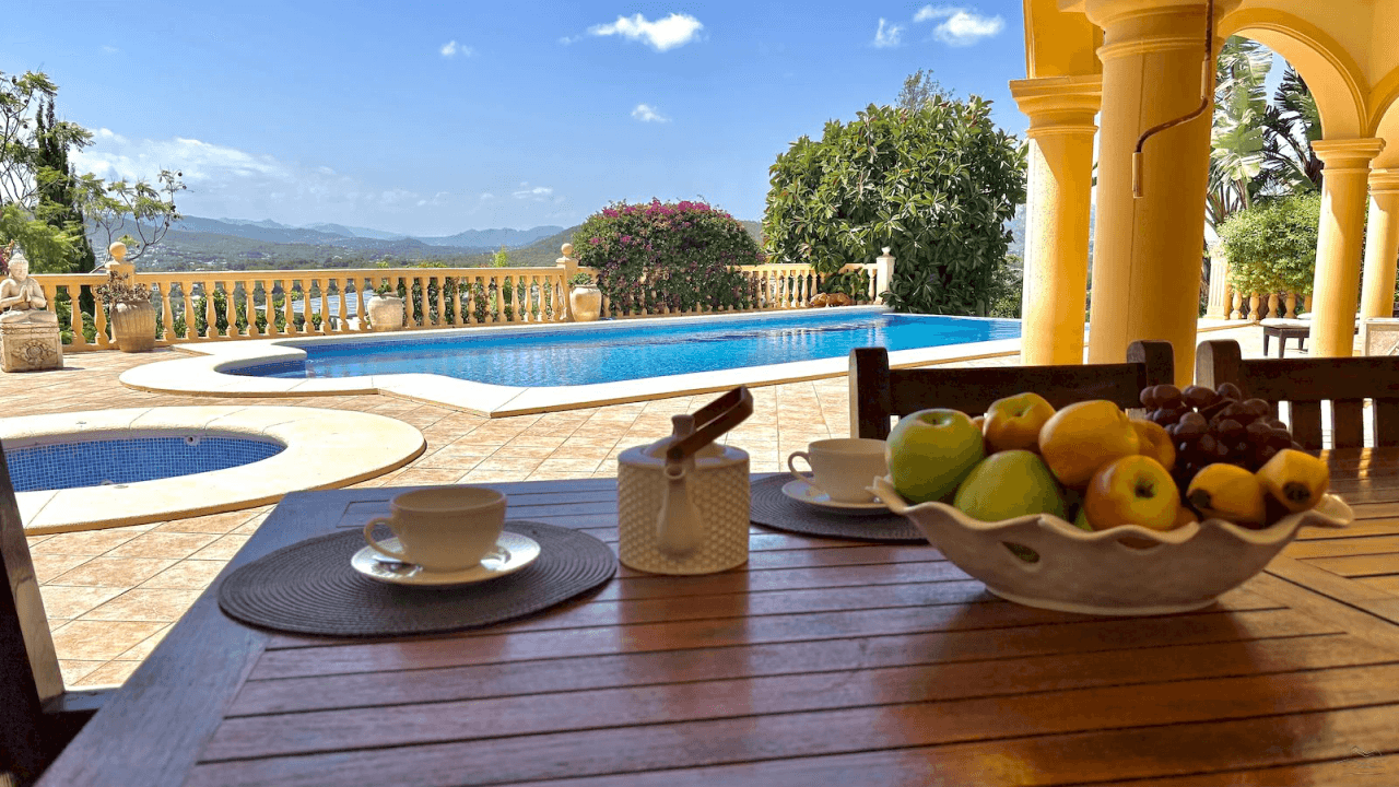 Magnifique villa de luxe à vendre à Javea avec vue sur la mer et le Montgó.