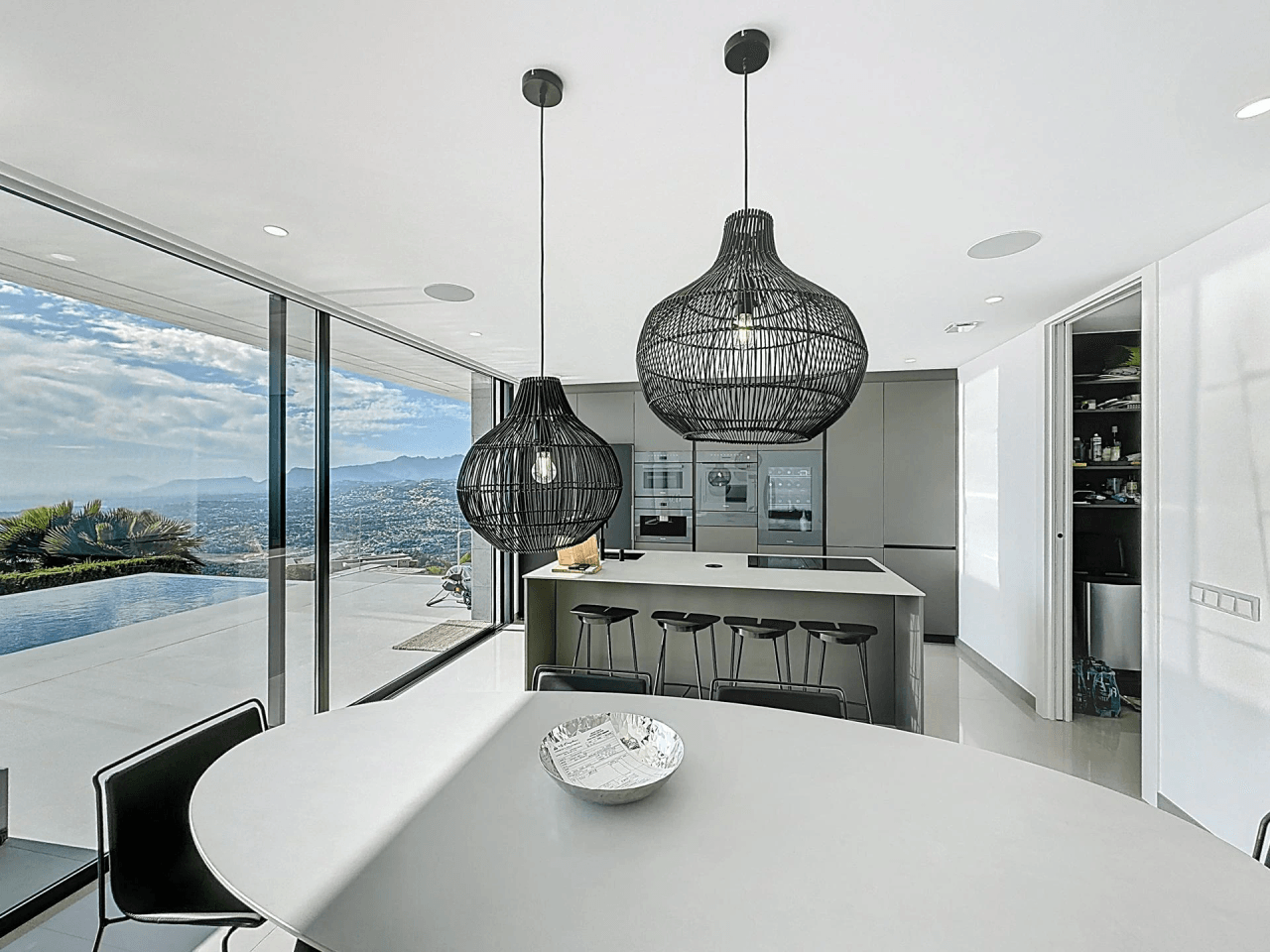 Villa de luxe moderne à Cumbre del Sol avec vue panoramique