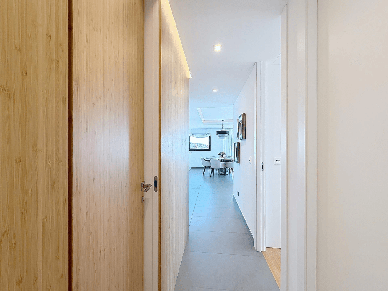 Cumbre del Sol appartement moderne de luxe avec des vues panoramiques spectaculaires sur la mer et les falaises.
