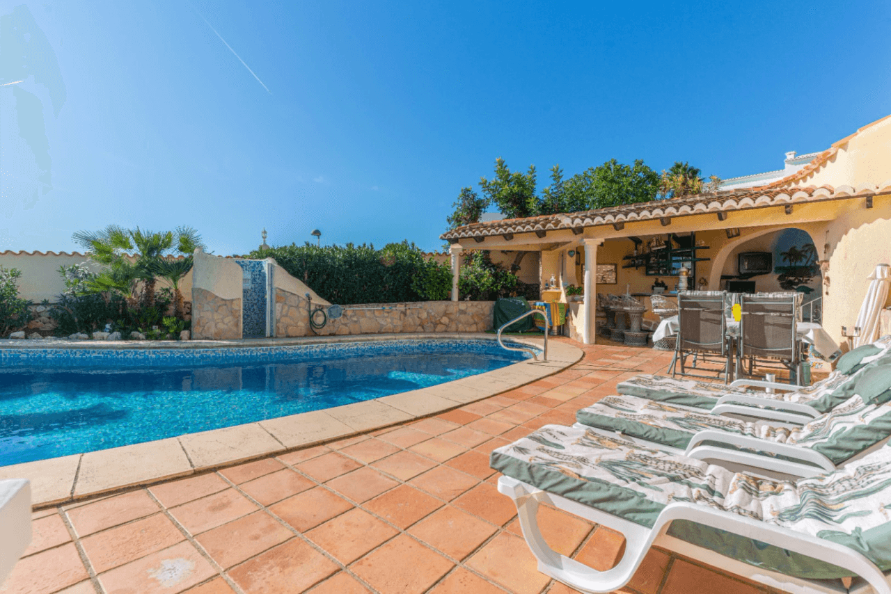 Villa à vendre avec 4 chambres à Benimeit, Moraira.