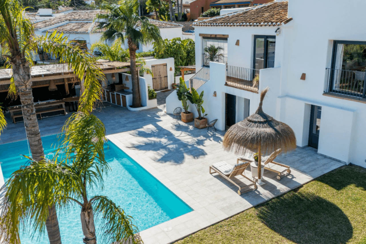 Villa ibicenca entièrement rénovée avec appartement d'invités à Jávea