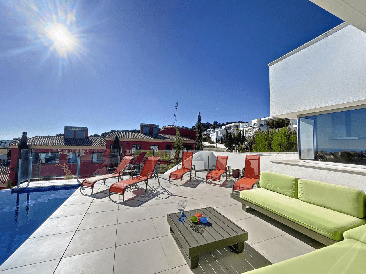 Villa moderne avec vue sur la mer et piscine privée