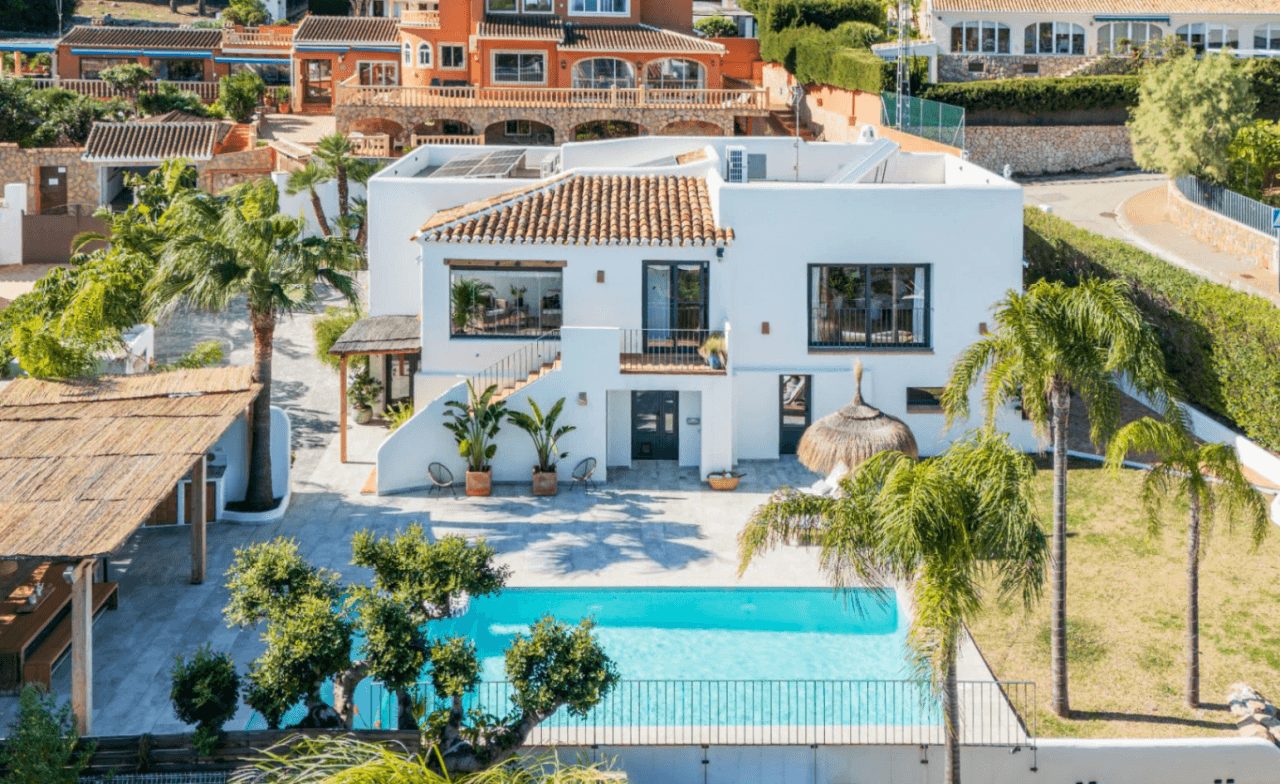 Villa ibicenca entièrement rénovée avec appartement d'invités à Jávea