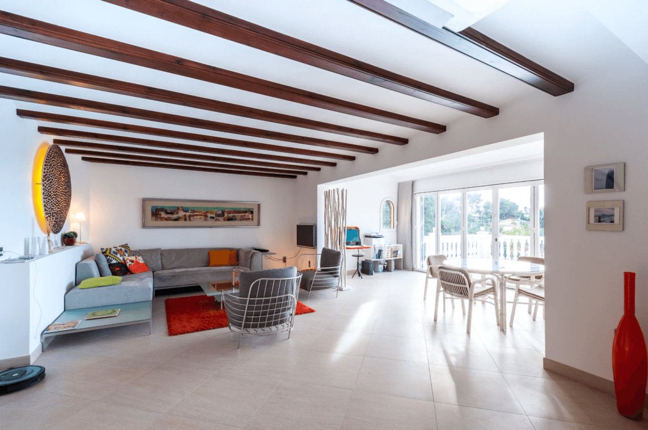 Villa avec vue sur la mer à vendre à Moraira, à distance de marche du centre.