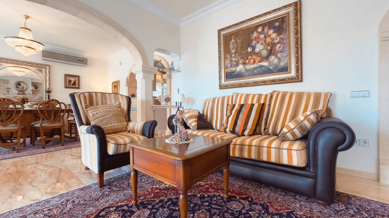 Villa de lujo en venta en Moraira con vistas al mar.