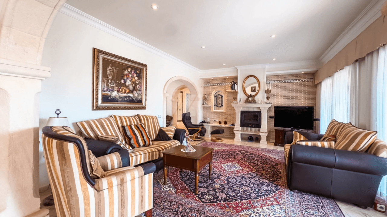 Villa de lujo en venta en Moraira con vistas al mar.