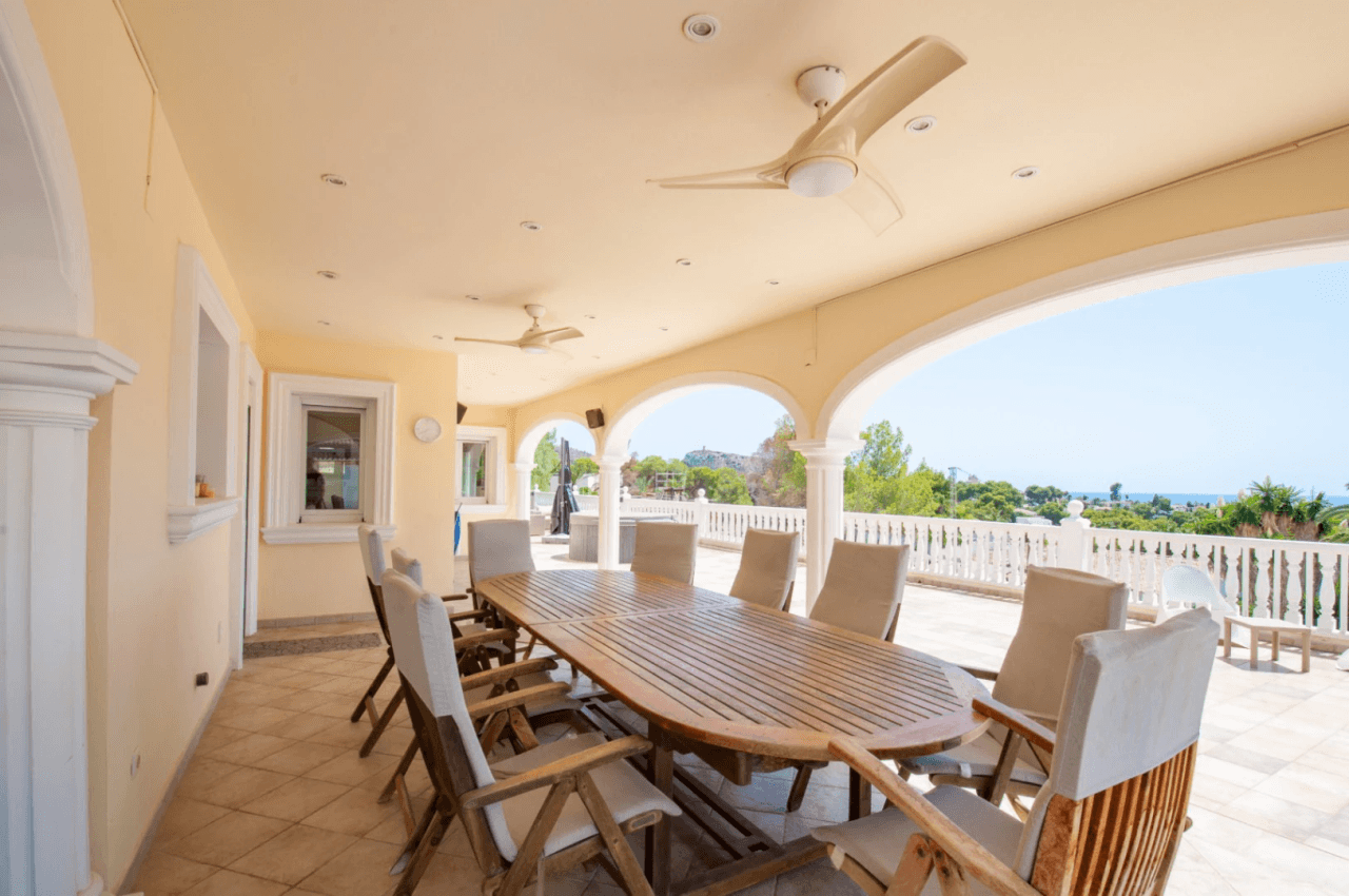 Grande villa élégante avec vue sur la mer à vendre à Moraira