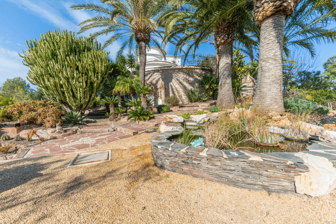 Villa avec un grand terrain à vendre à Moraira