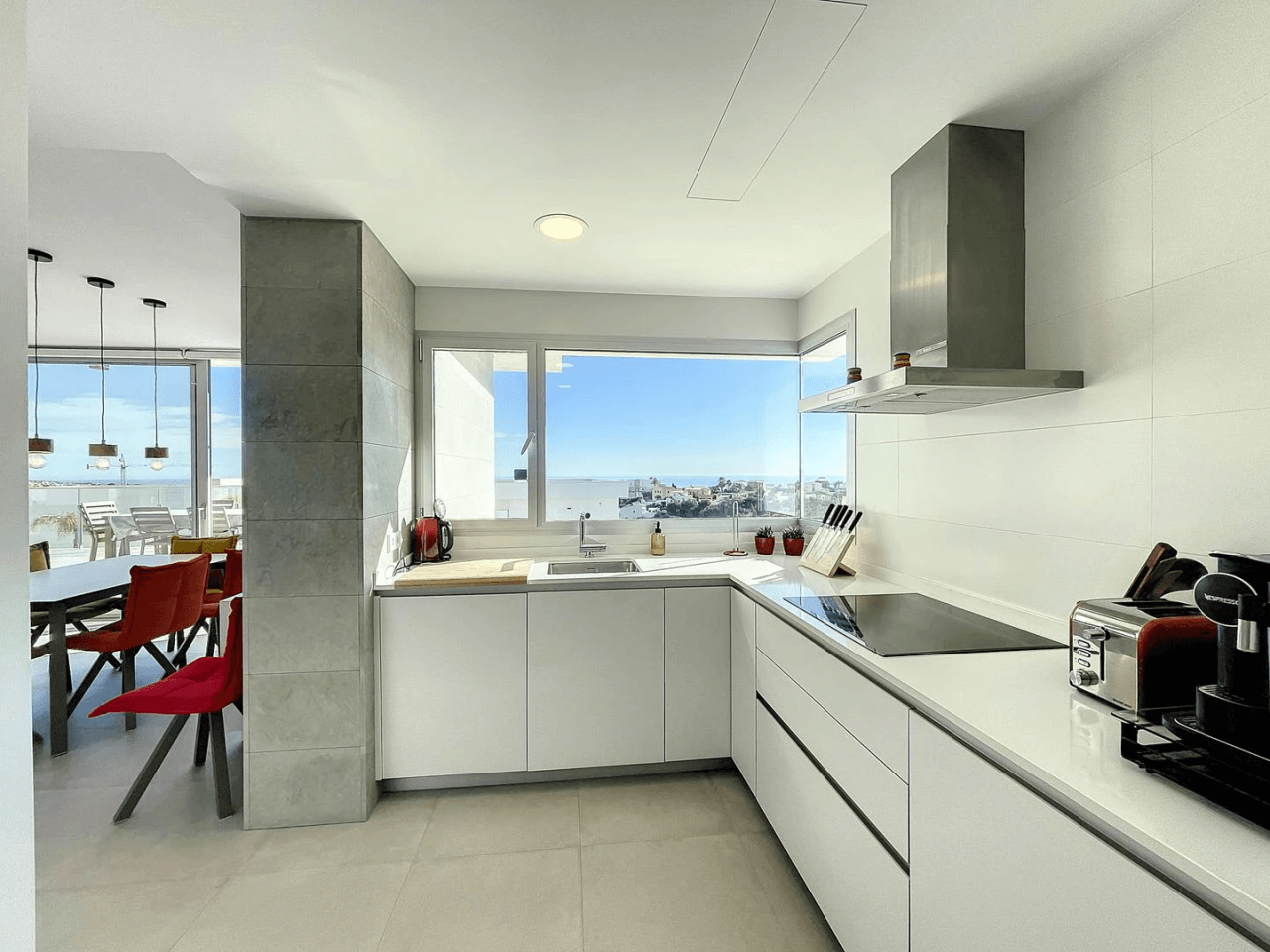 Villa moderne avec vue sur la mer et piscine privée