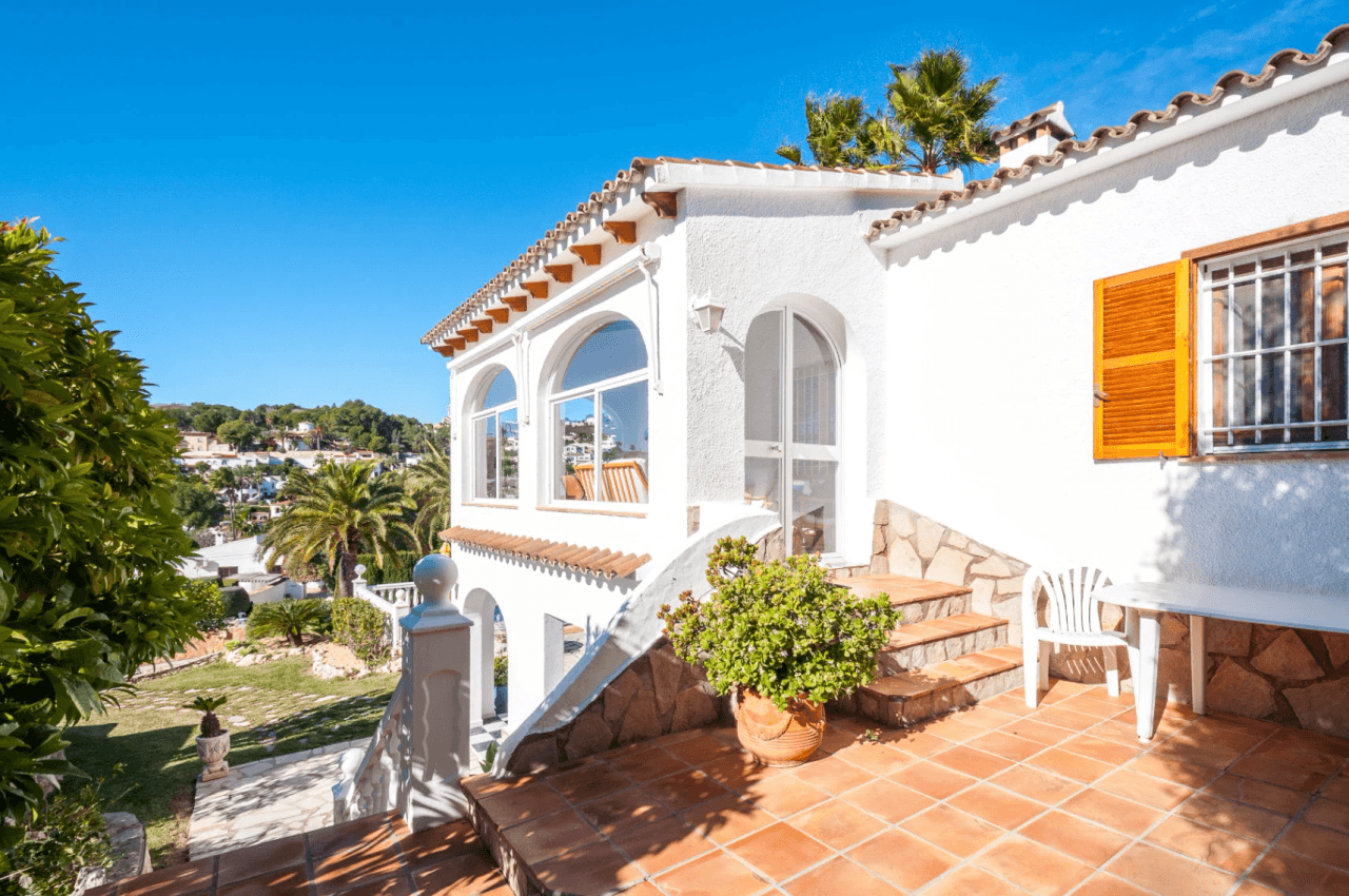 Villa méditerranéenne orientée sud-ouest à Benissa, près du club de golf San Jaime.