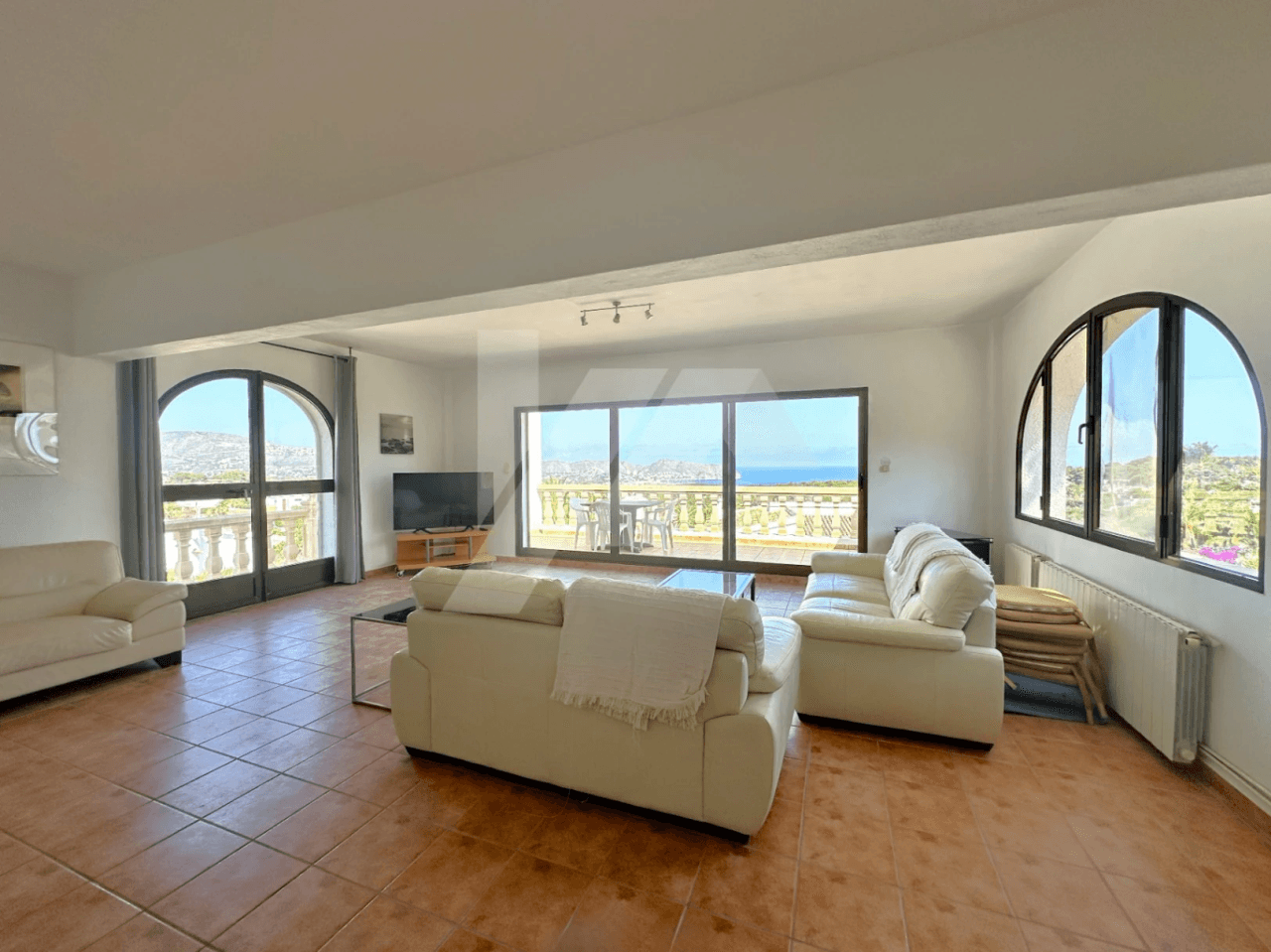 Villa à vendre à Moraira avec des vues spectaculaires sur la mer.