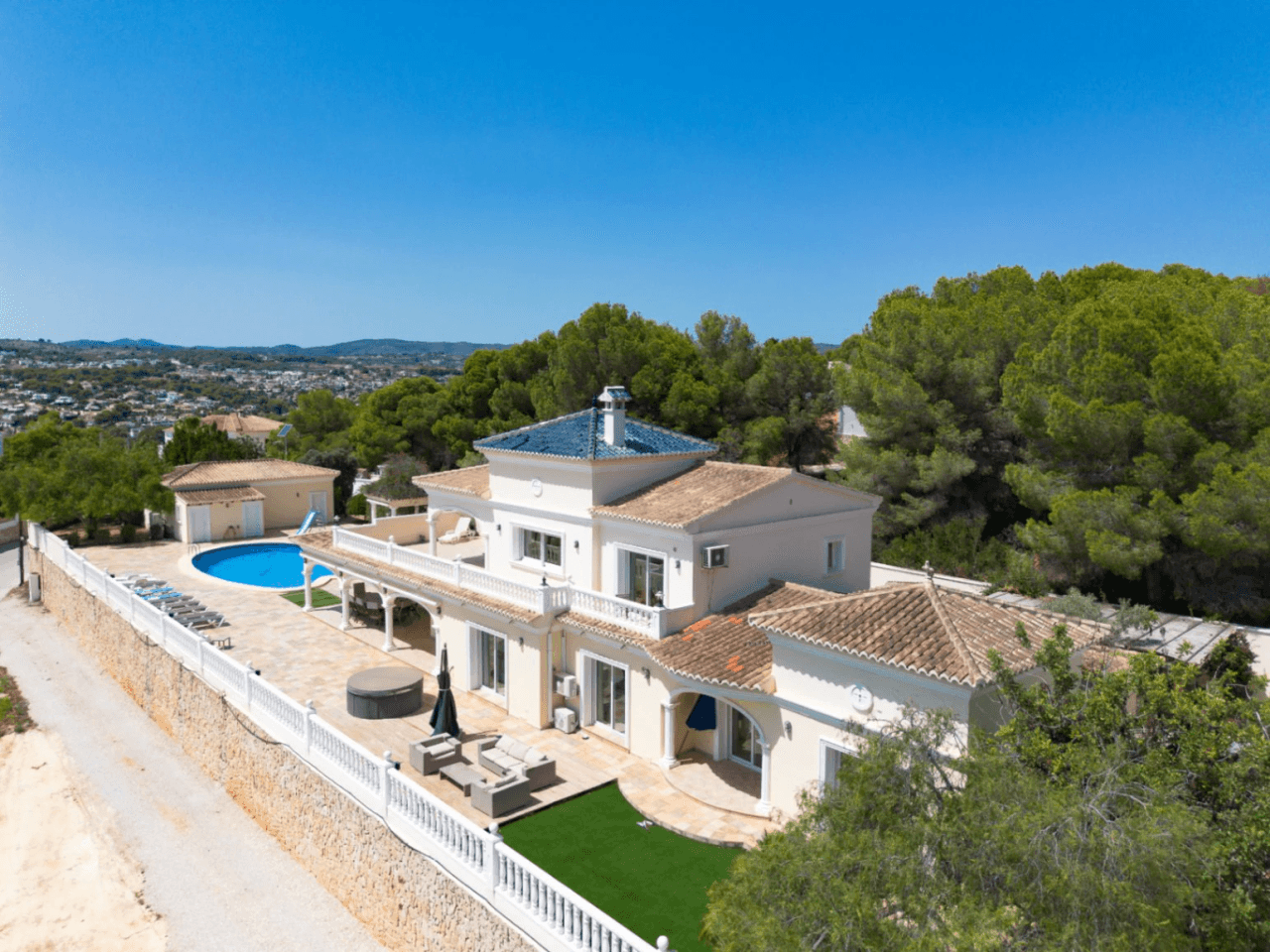 Grande villa élégante avec vue sur la mer à vendre à Moraira