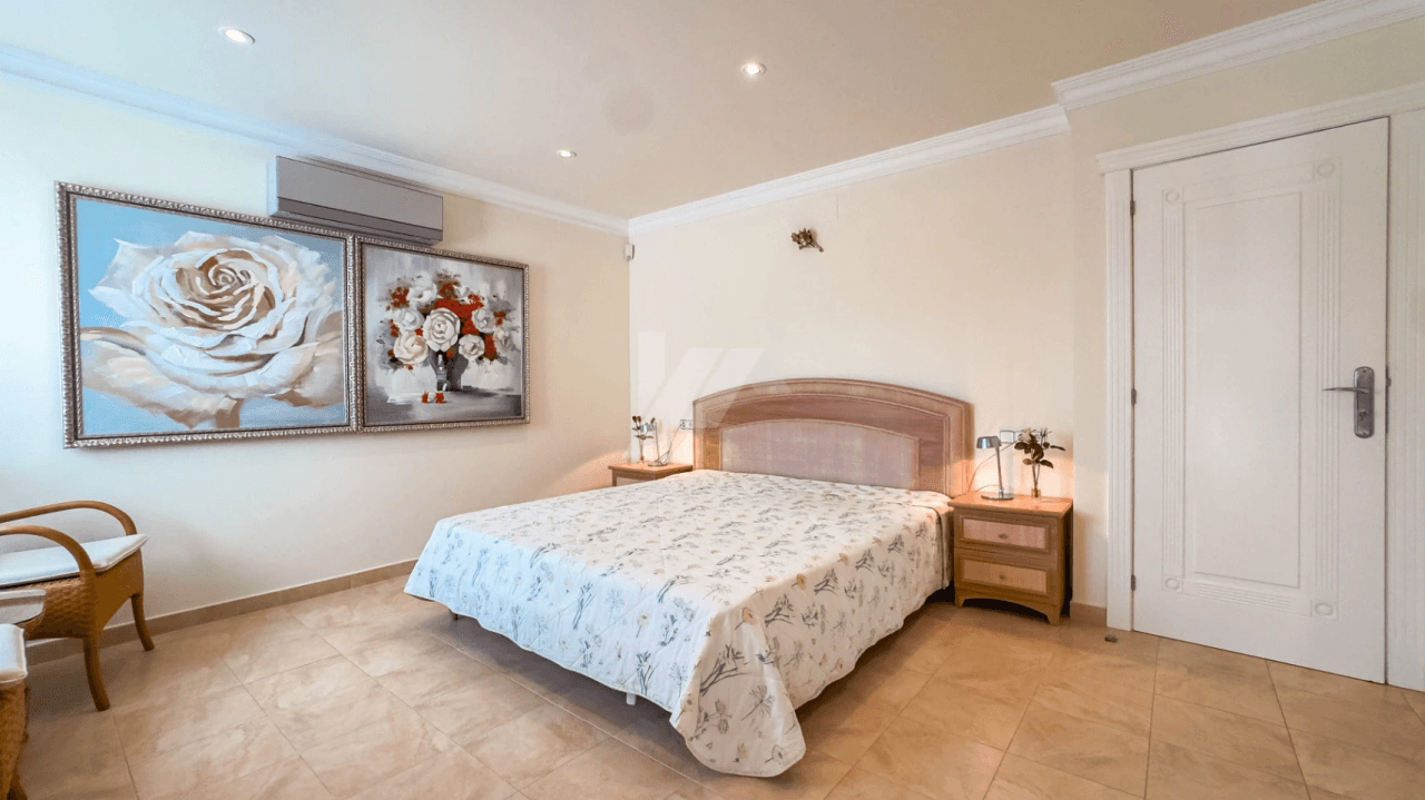 Villa de lujo en venta en Moraira con vistas al mar.