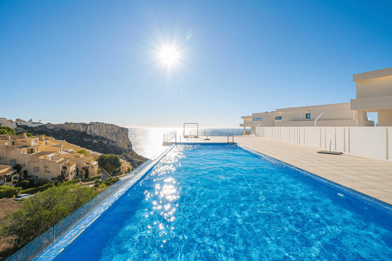 Cumbre del Sol penthouse moderne de luxe avec vue sur les falaises et la mer
