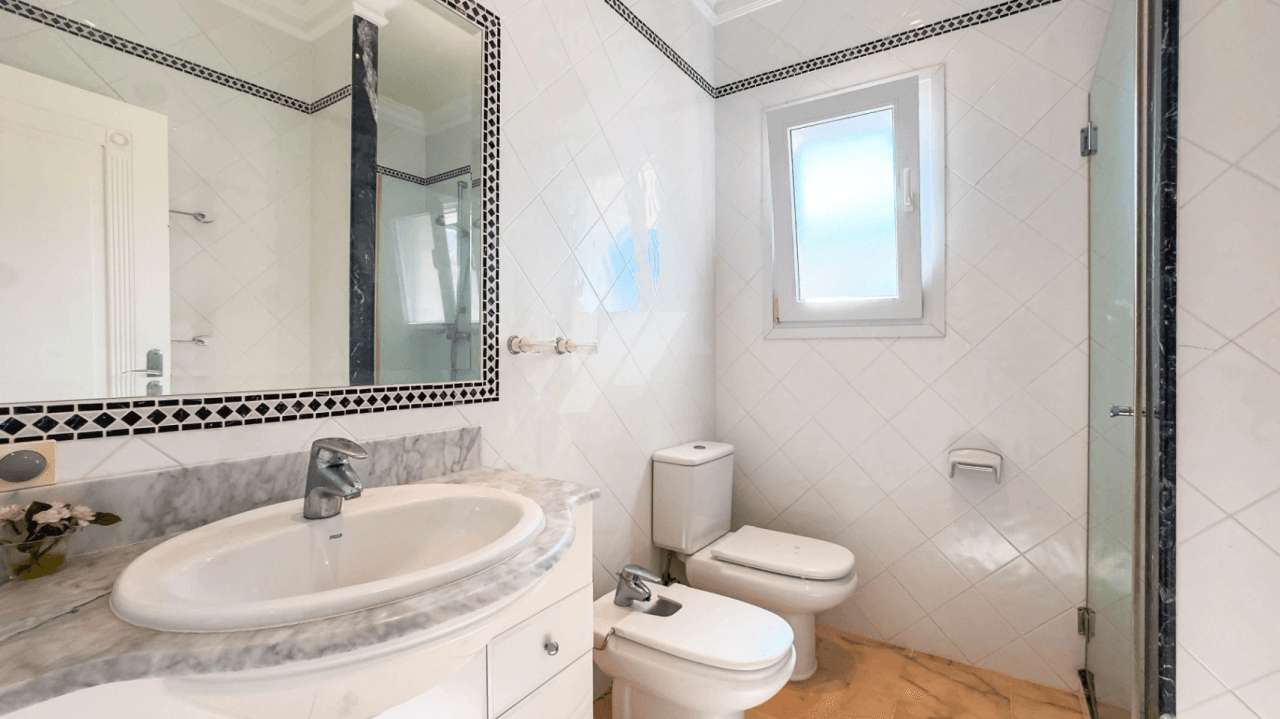 Villa de lujo en venta en Moraira con vistas al mar.