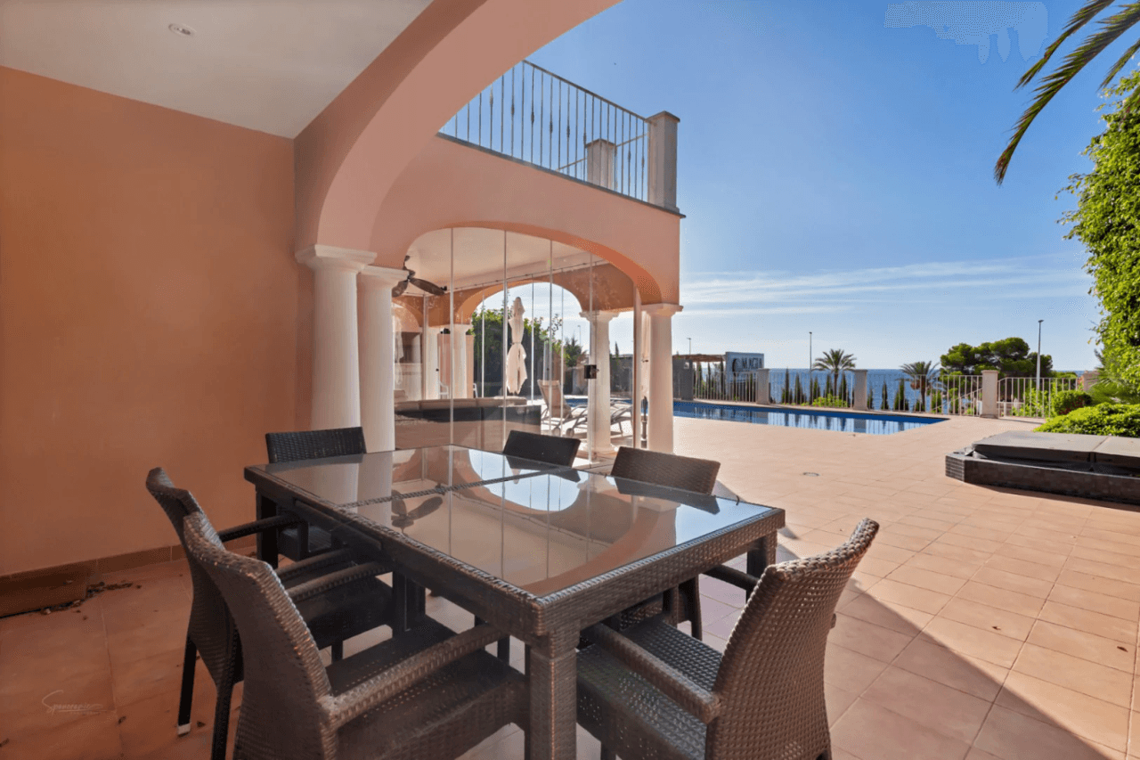 Villa de lujo en segunda línea de playa en el corazón de Moraira