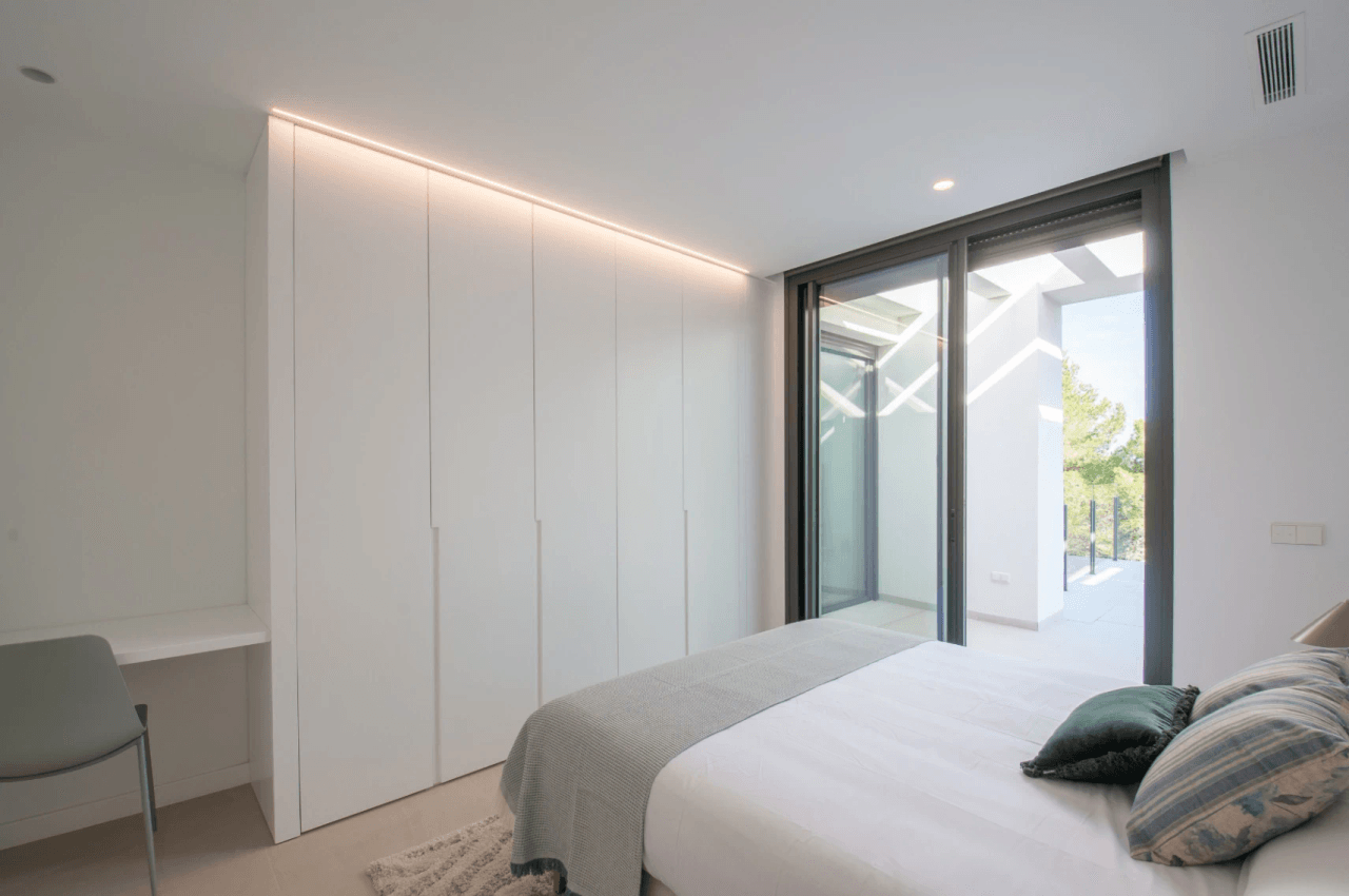 VILLA NOUVELLEMENT CONSTRUITE À TEULADA, SITUÉE DANS LE QUARTIER DE BENIMEIT