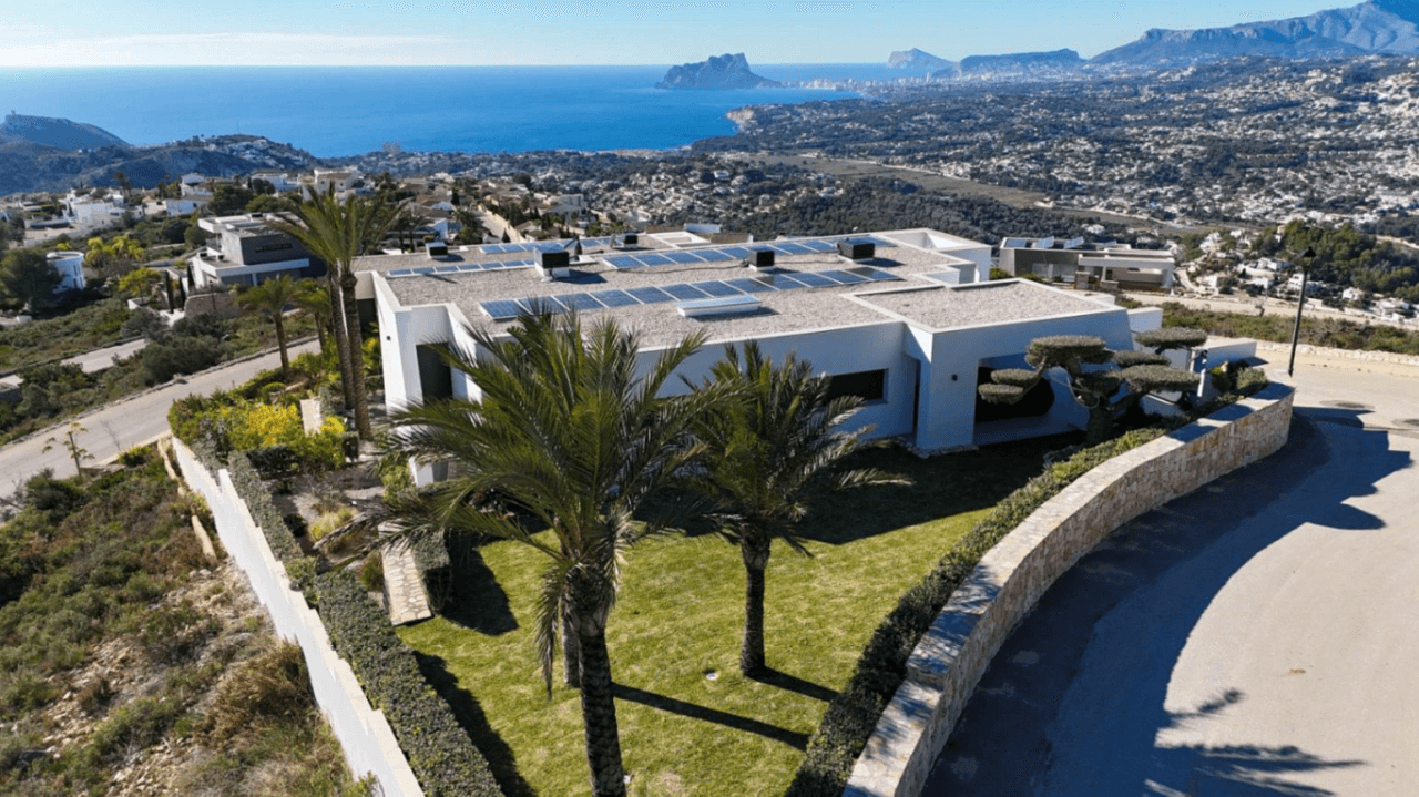Villa de luxe moderne à Cumbre del Sol avec vue panoramique
