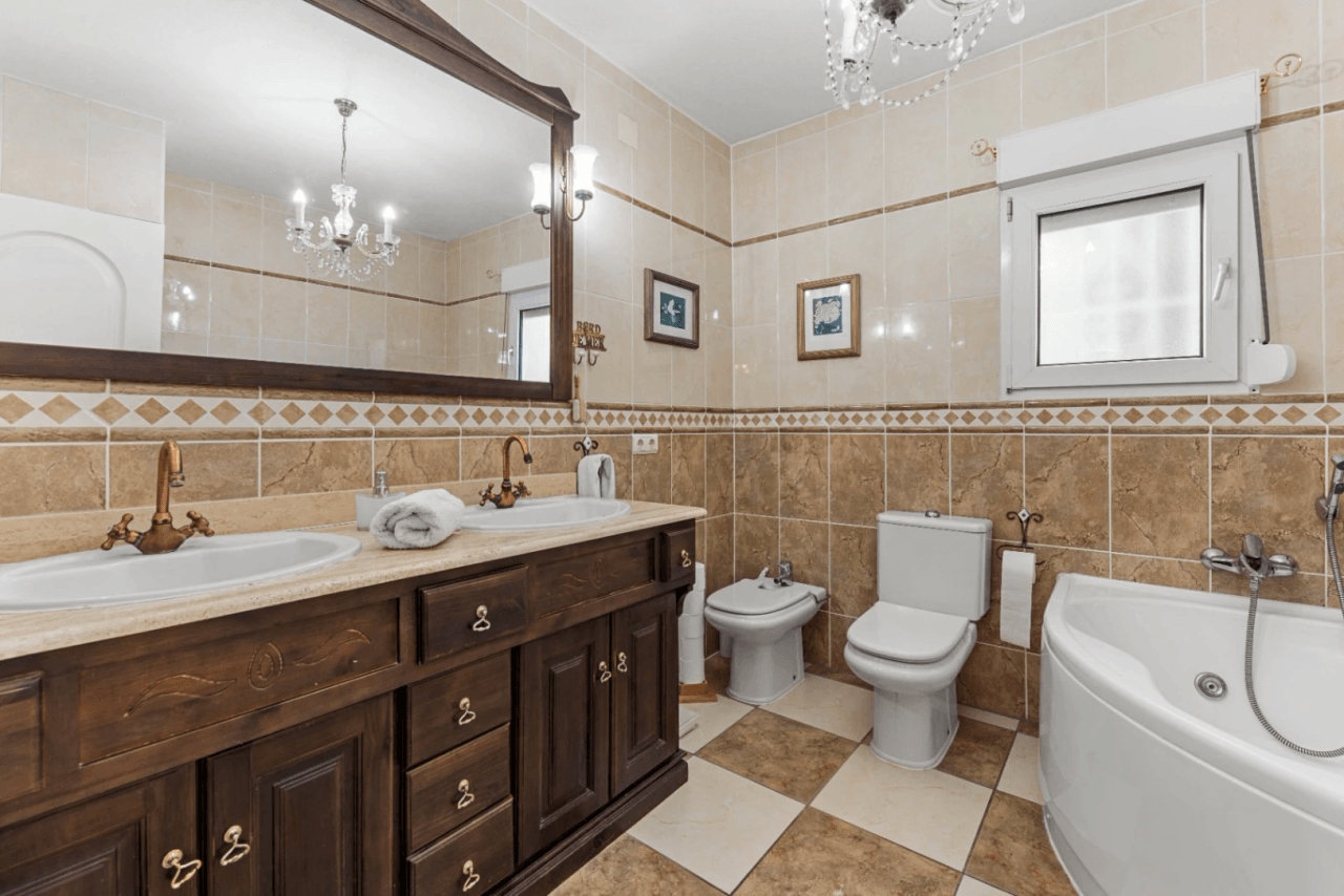 Villa à vendre avec 4 chambres à Benimeit, Moraira.