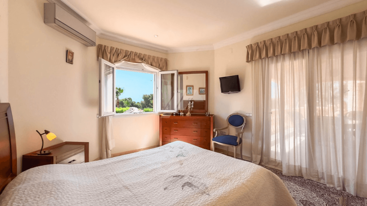 Villa de lujo en venta en Moraira con vistas al mar.