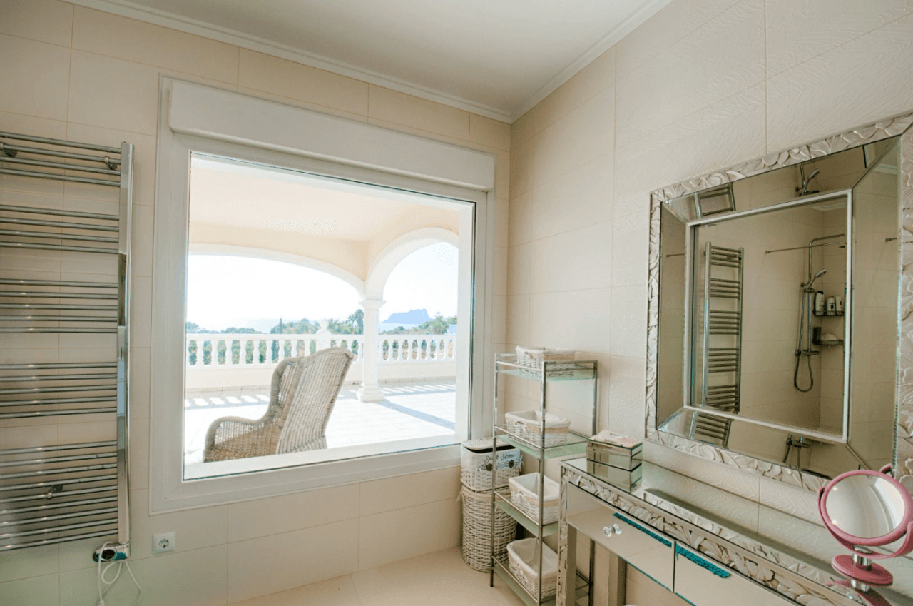 Grande villa élégante avec vue sur la mer à vendre à Moraira