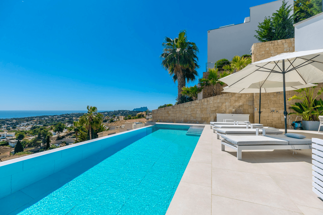 Villa de luxe exceptionnelle à Moraira – Où le design, la technologie et la vue sur la mer se rencontrent
