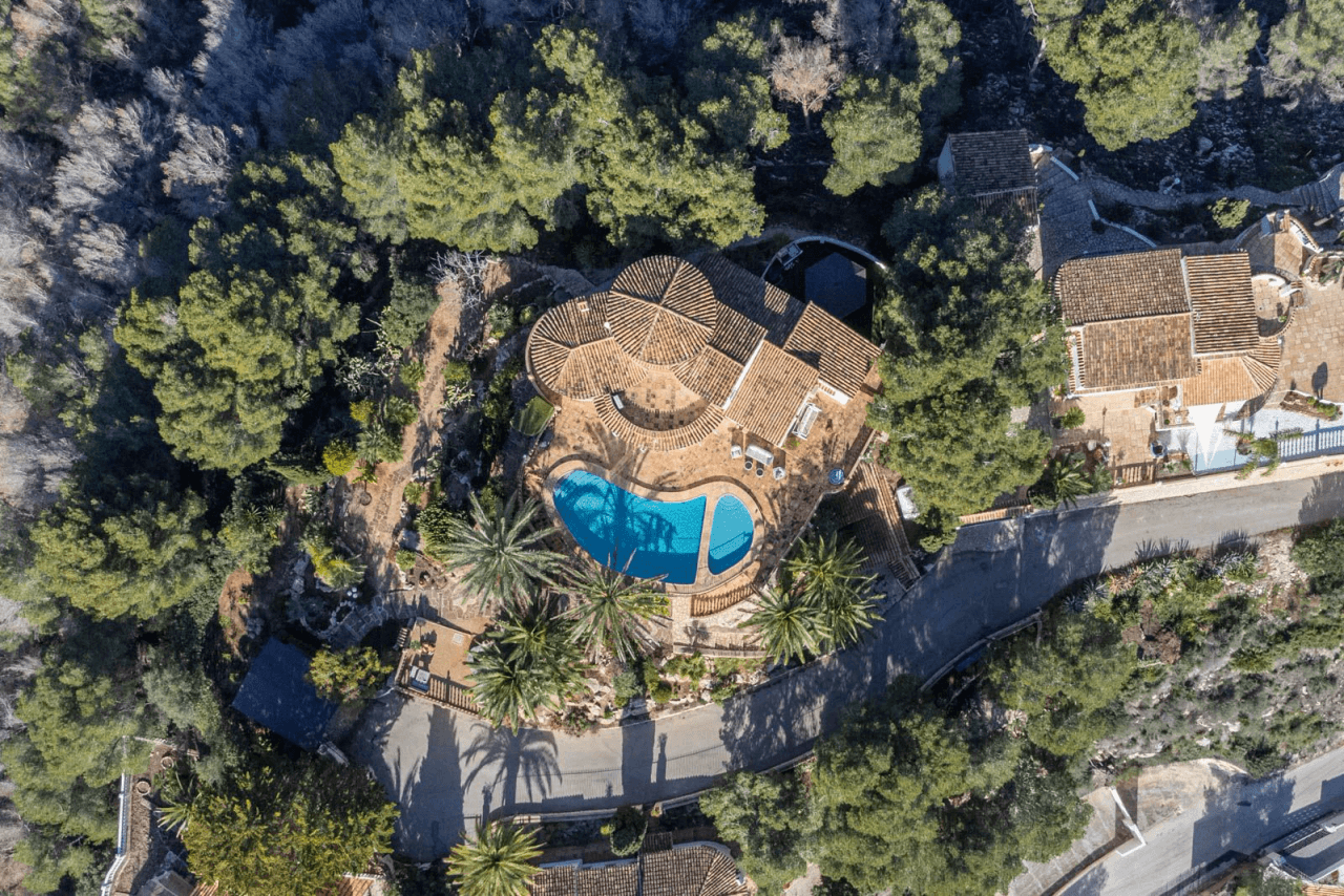Villa avec un grand terrain à vendre à Moraira
