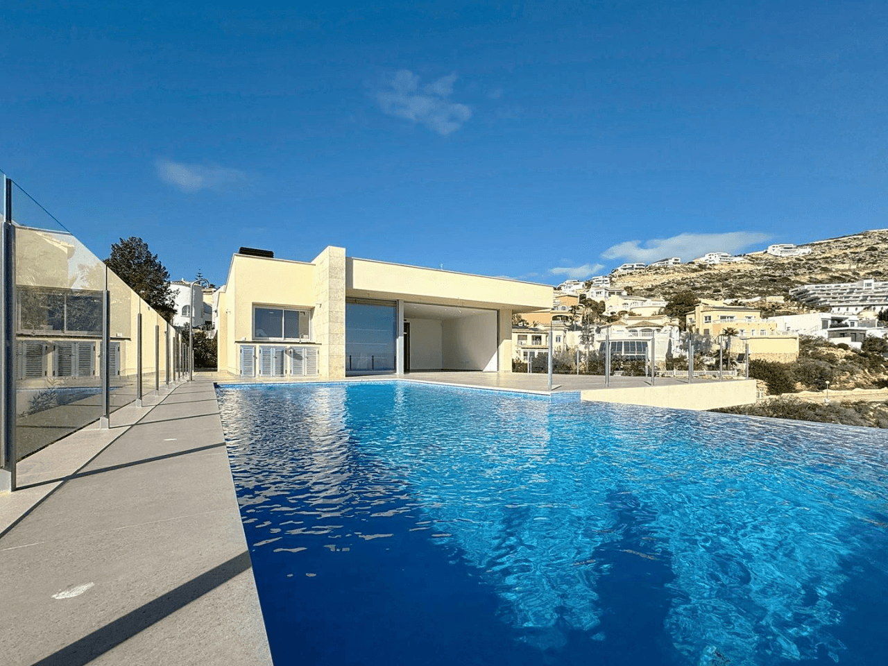 Villa moderne Cumbre del Sol avec vue sur la mer