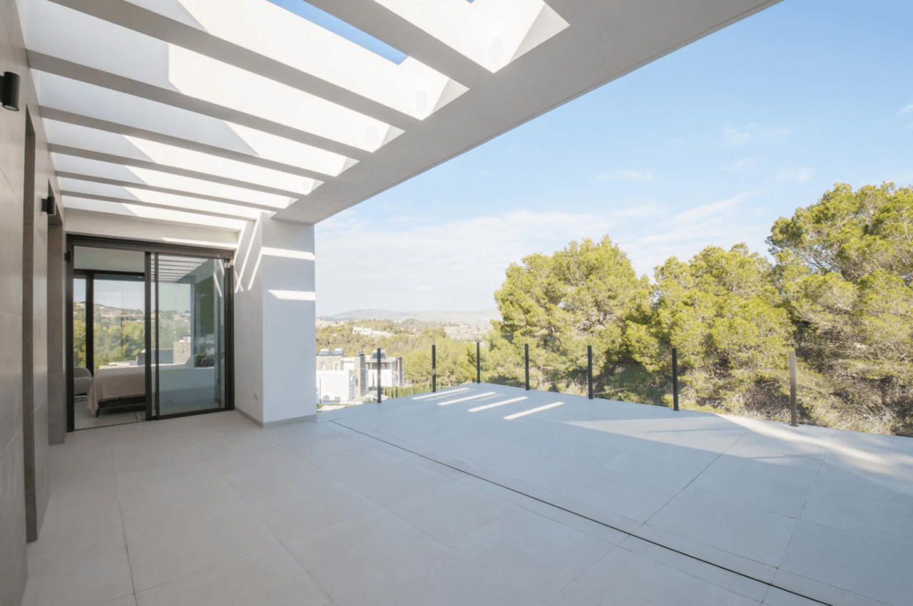VILLA NOUVELLEMENT CONSTRUITE À TEULADA, SITUÉE DANS LE QUARTIER DE BENIMEIT