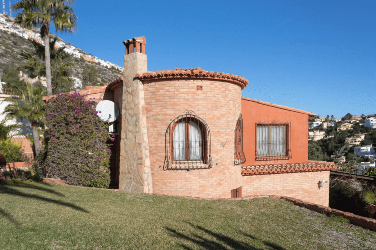 Cumbre del Sol : villa méditerranéenne avec piscine et vue sur la mer