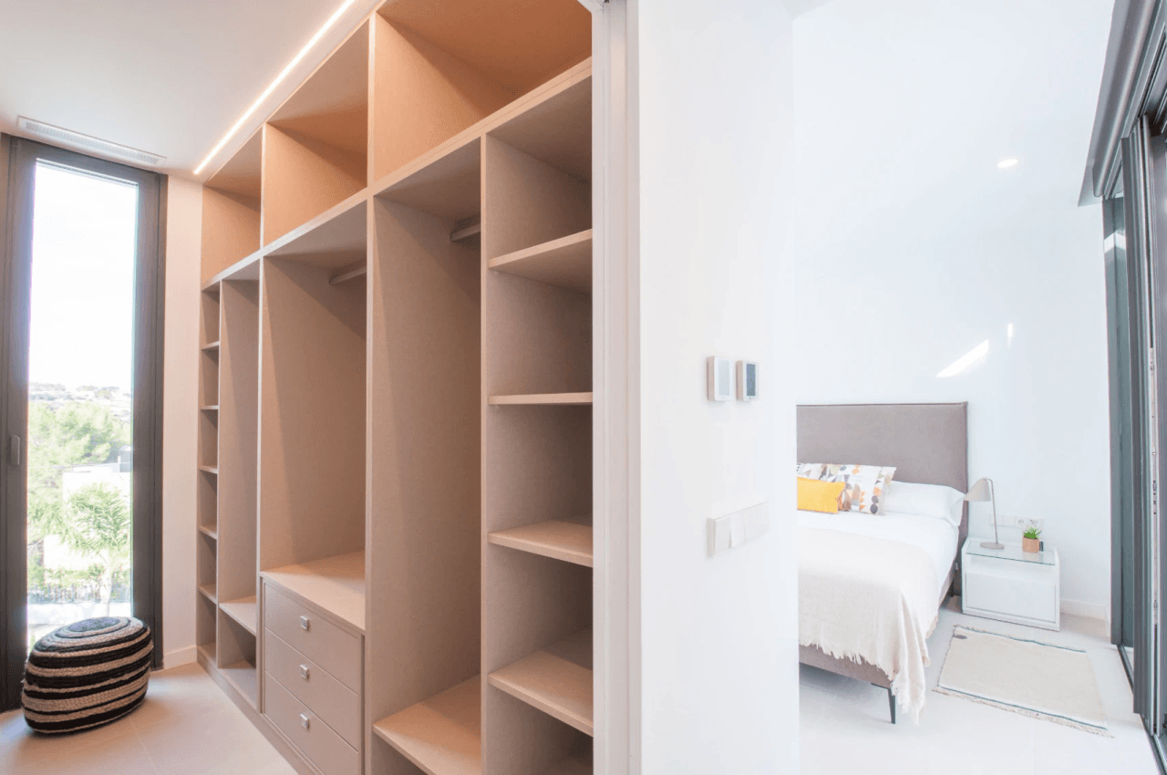 VILLA NOUVELLEMENT CONSTRUITE À TEULADA, SITUÉE DANS LE QUARTIER DE BENIMEIT